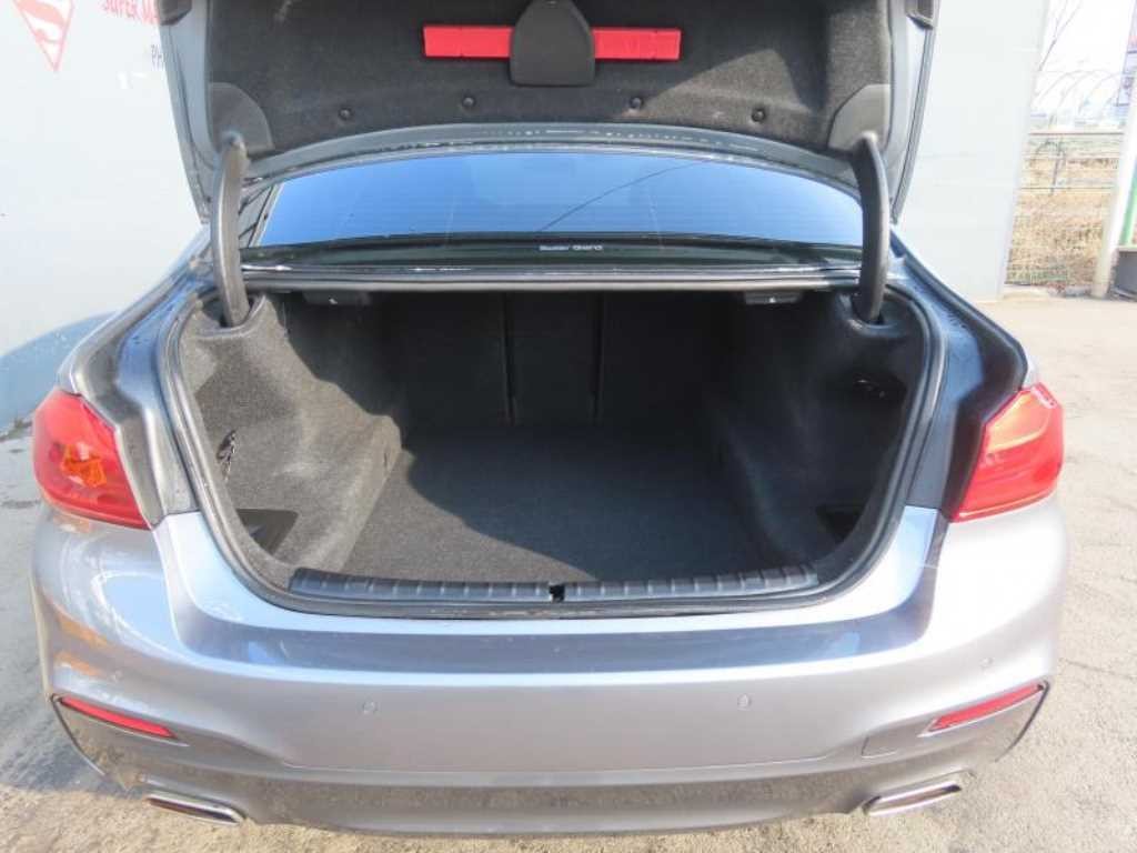 BMW 5시리즈 5시리즈 (G30) 520d M 스포츠 플러스 이미지 5