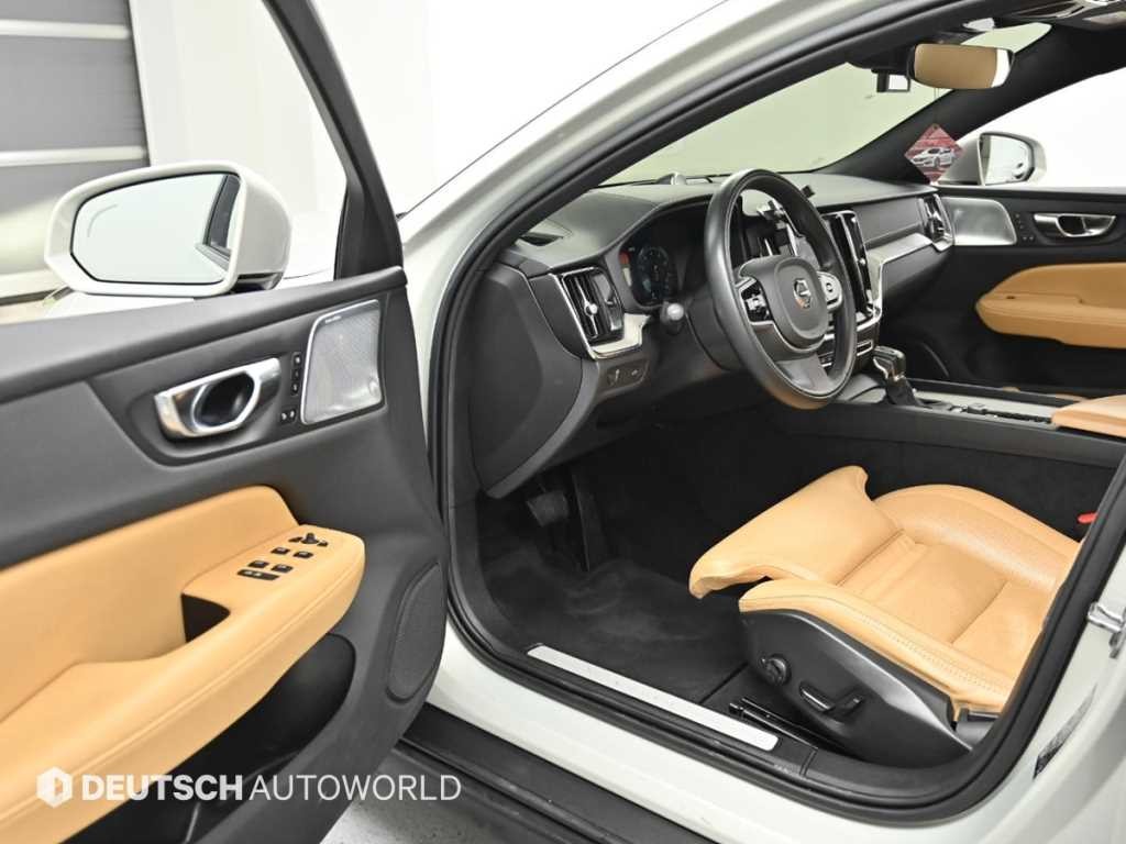 볼보 V60 V60 크로스 컨트리 2세대 2.0 T5 프로 AWD 이미지 11