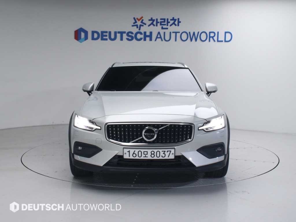 볼보 V60 V60 크로스 컨트리 2세대 2.0 T5 프로 AWD 이미지 3
