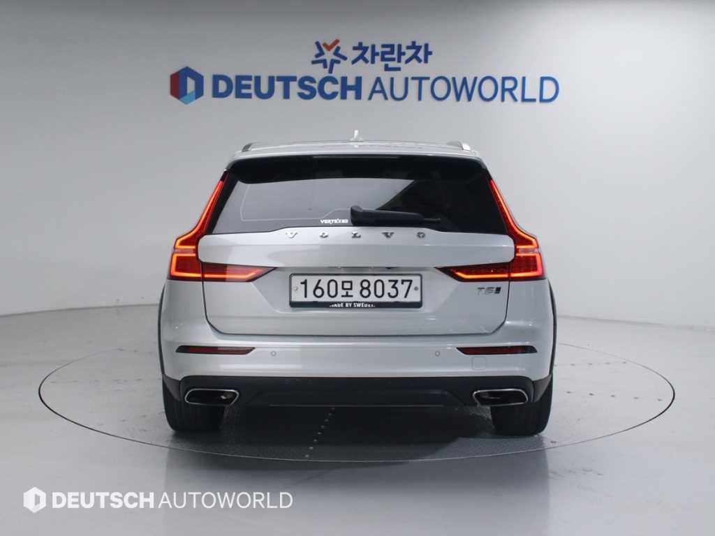 볼보 V60 V60 크로스 컨트리 2세대 2.0 T5 프로 AWD 이미지 4