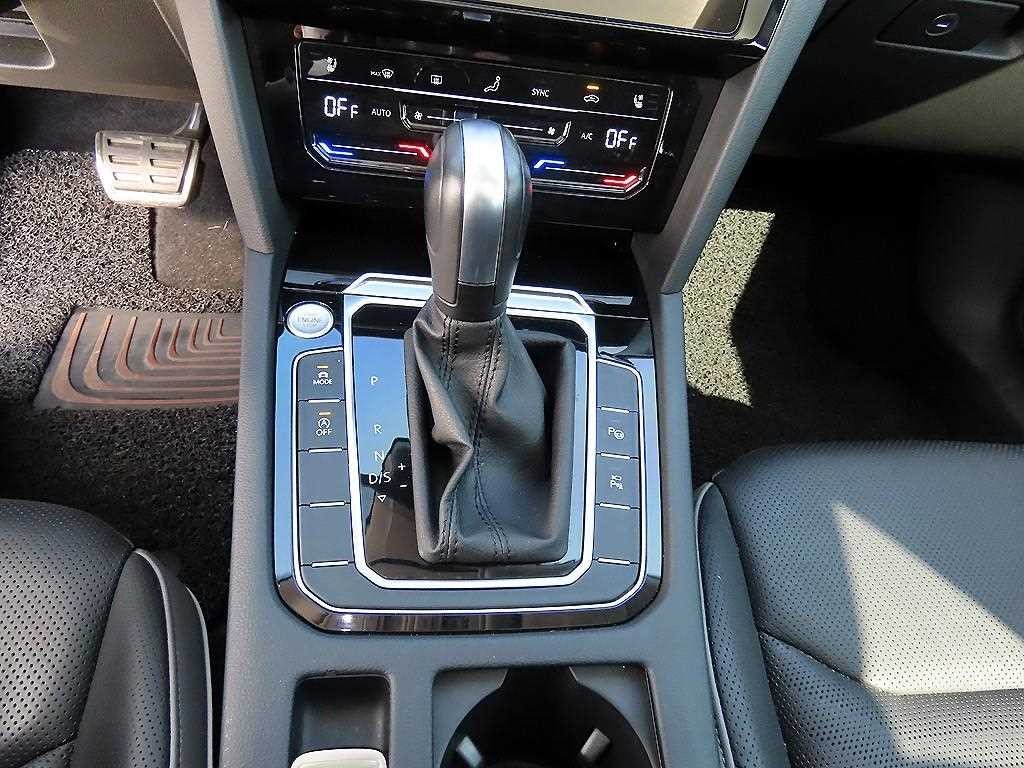 폭스바겐 아테온 2.0 TDI 프레스티지 이미지 11