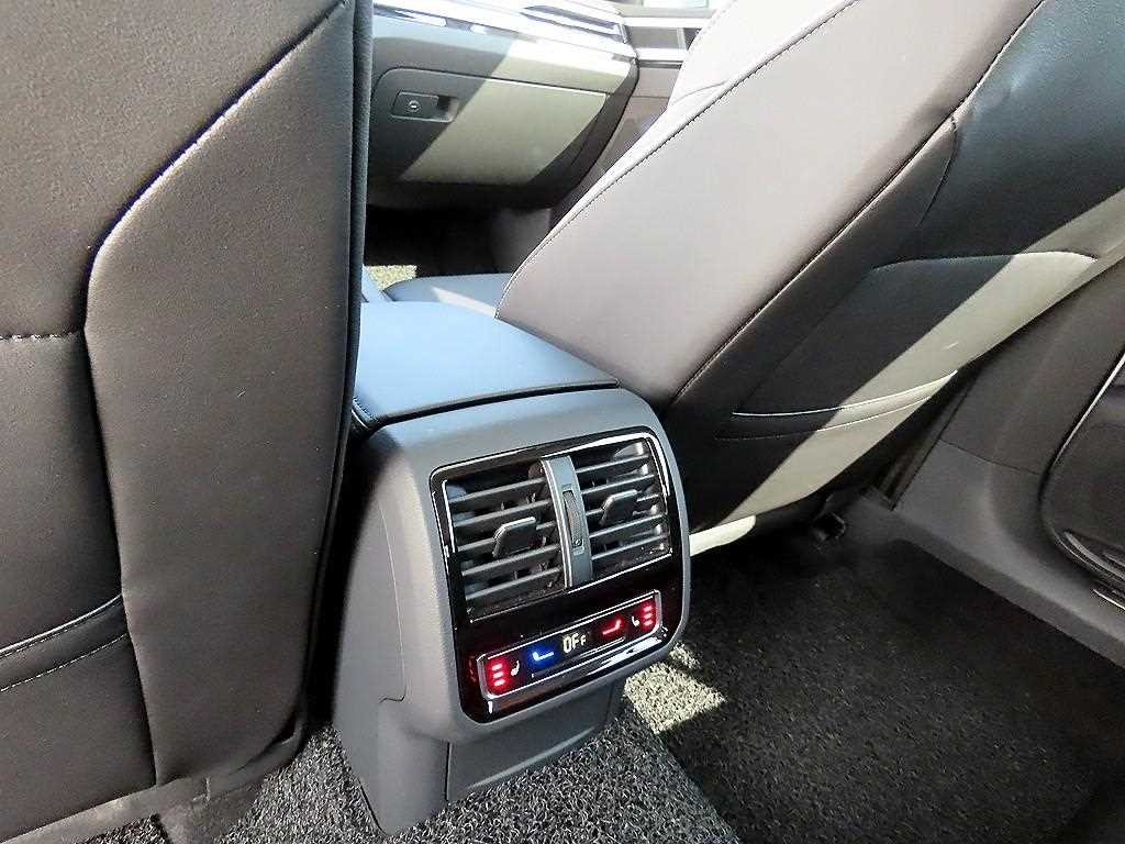 폭스바겐 아테온 2.0 TDI 프레스티지 이미지 15