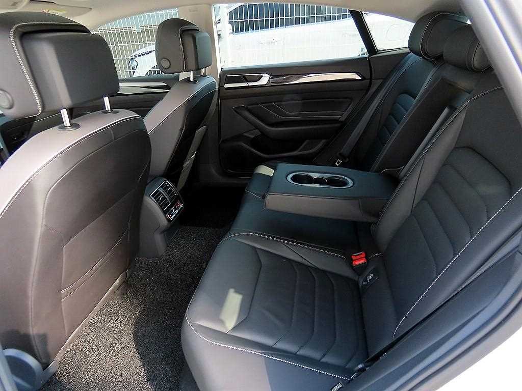 폭스바겐 아테온 2.0 TDI 프레스티지 이미지 6
