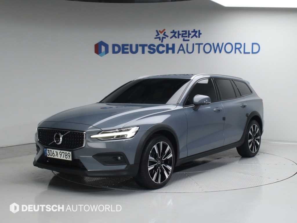 볼보 V60 V60 크로스 컨트리 2세대 2.0 B5 프로 AWD 이미지 1