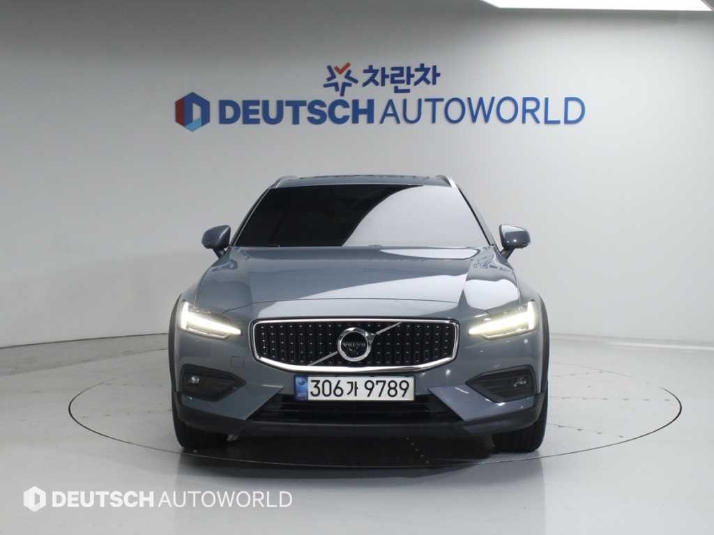 볼보 V60 V60 크로스 컨트리 2세대 2.0 B5 프로 AWD 이미지 3