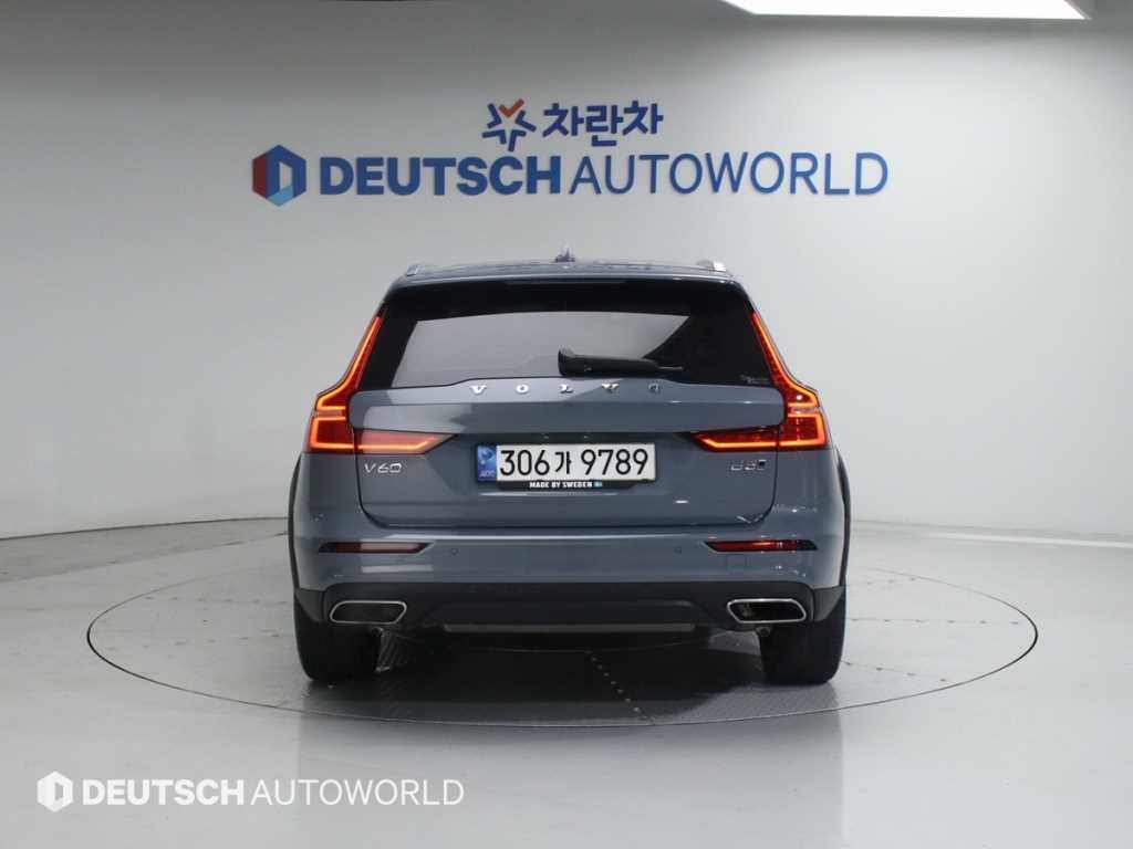 볼보 V60 V60 크로스 컨트리 2세대 2.0 B5 프로 AWD 이미지 4
