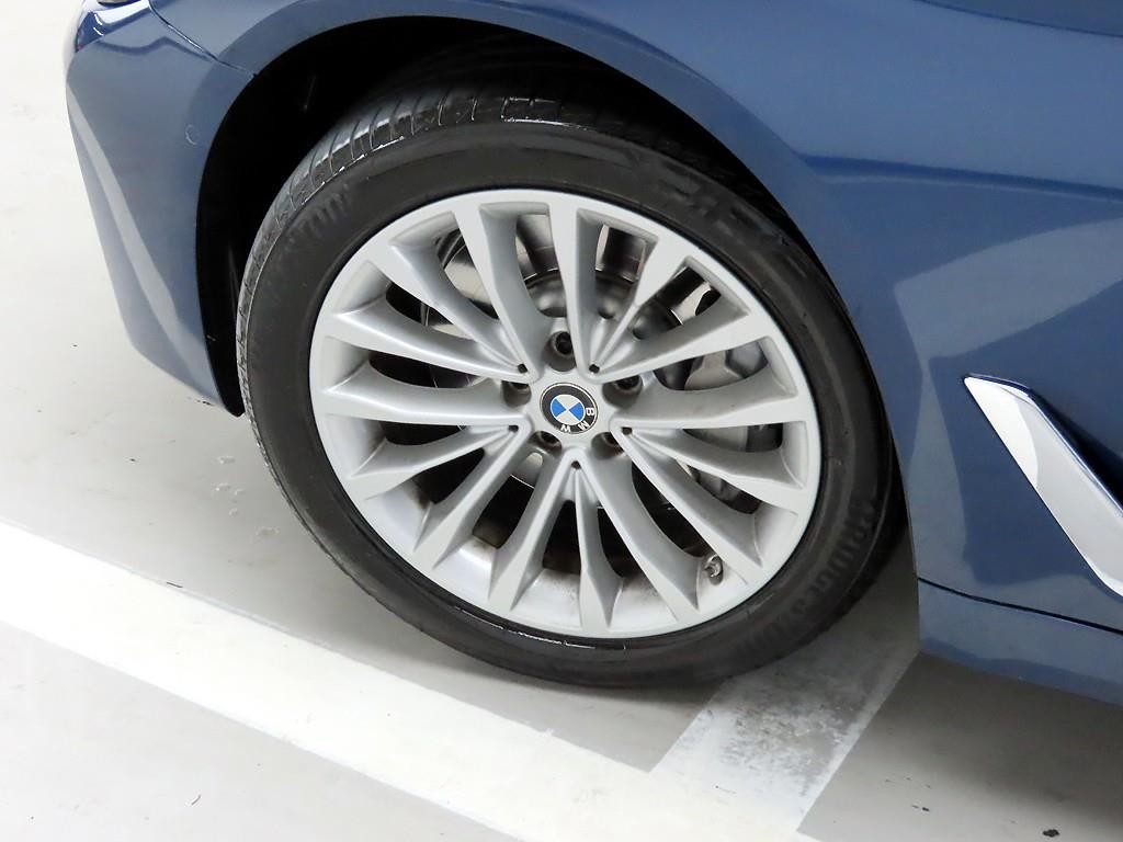 BMW 5시리즈 5시리즈 (G30) 530i M 스포츠 이미지 19