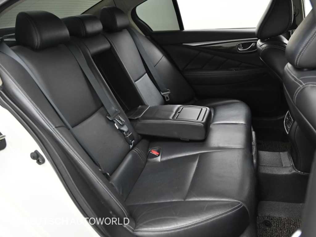 인피니티 Q Q50 2.2D 익스클루시브 이미지 12