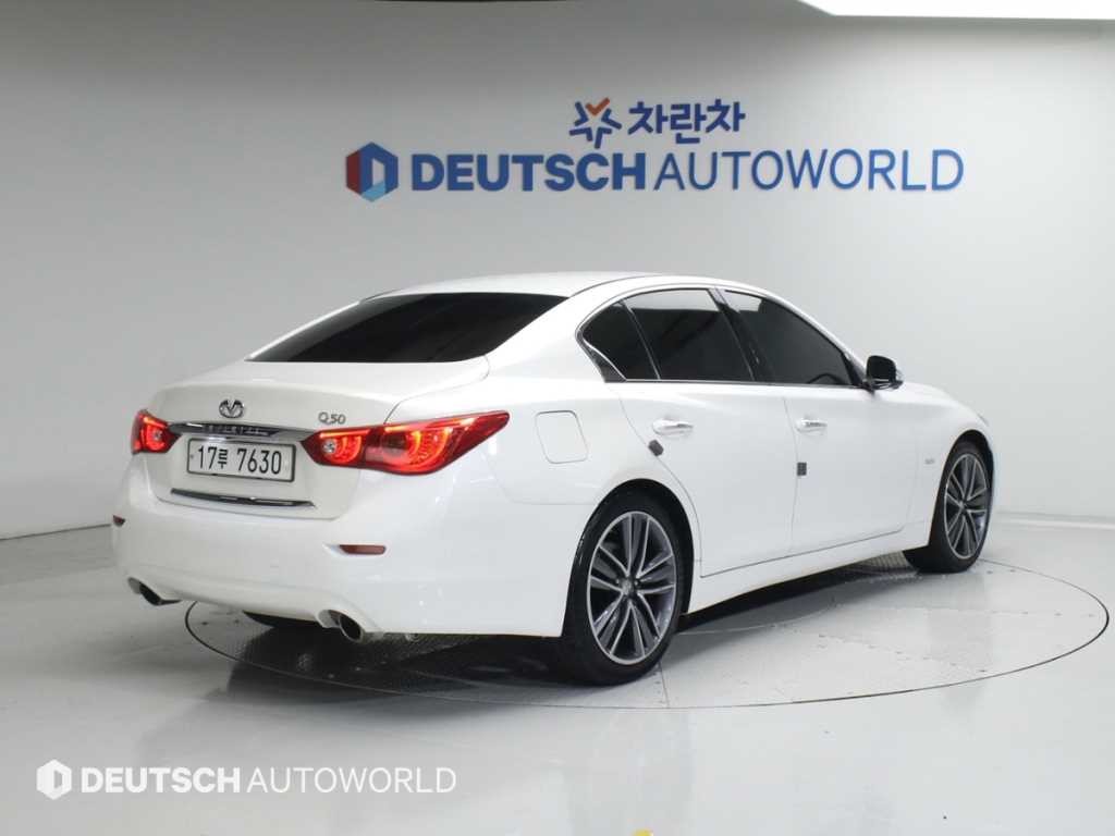 인피니티 Q Q50 2.2D 익스클루시브 이미지 2