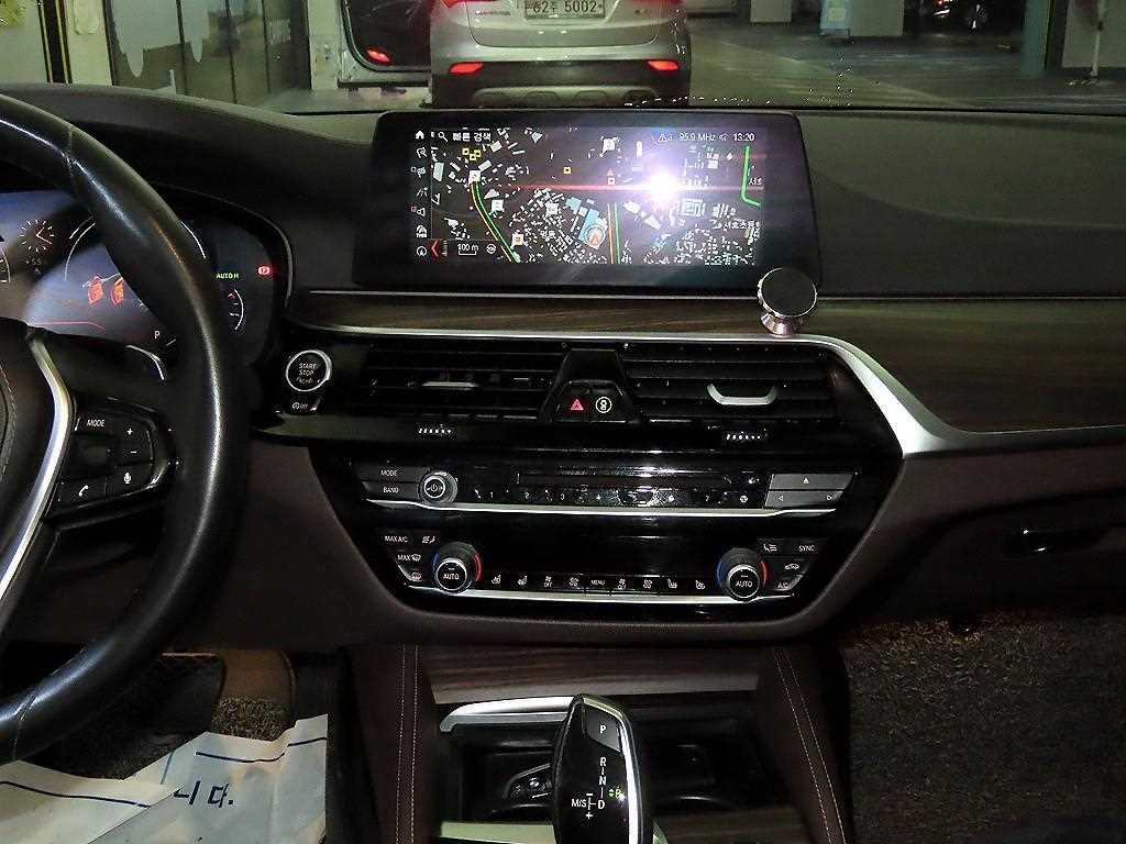 BMW 5시리즈 5시리즈 (G30) 520d M 스포츠 플러스 이미지 11