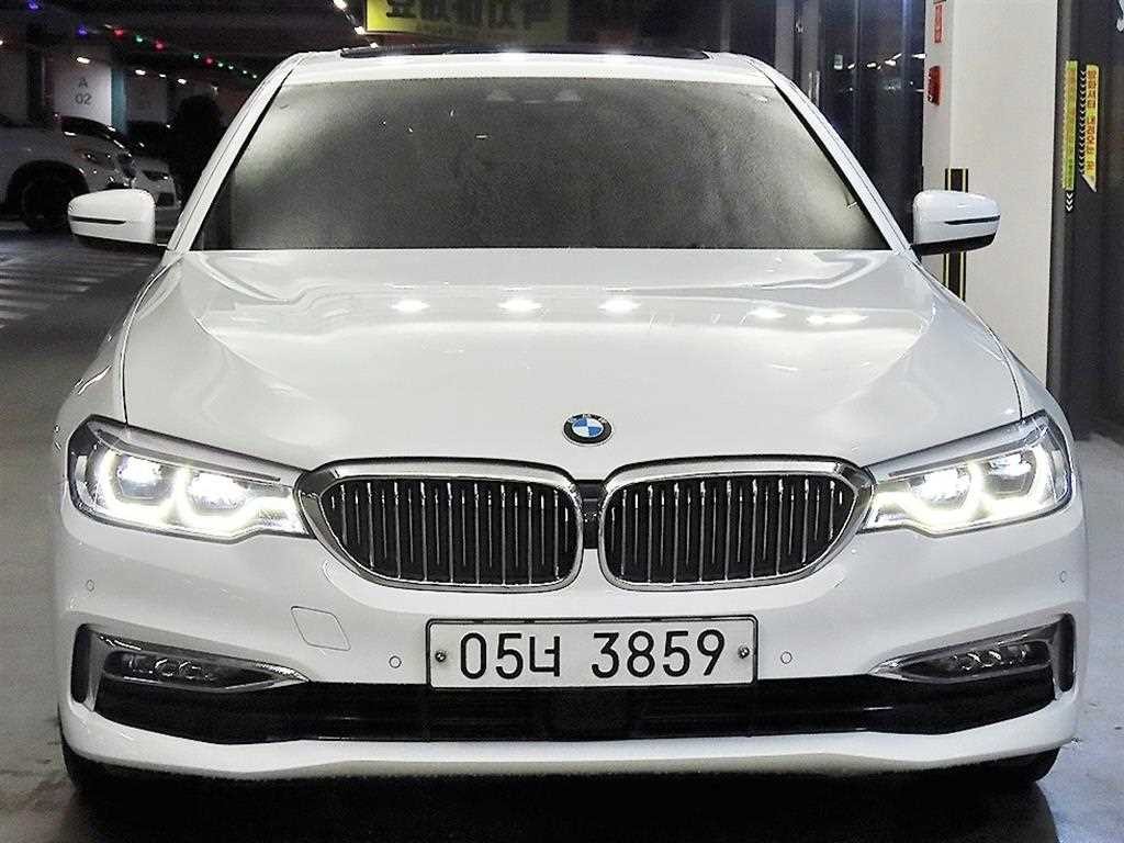 BMW 5시리즈 5시리즈 (G30) 520d M 스포츠 플러스 이미지 2
