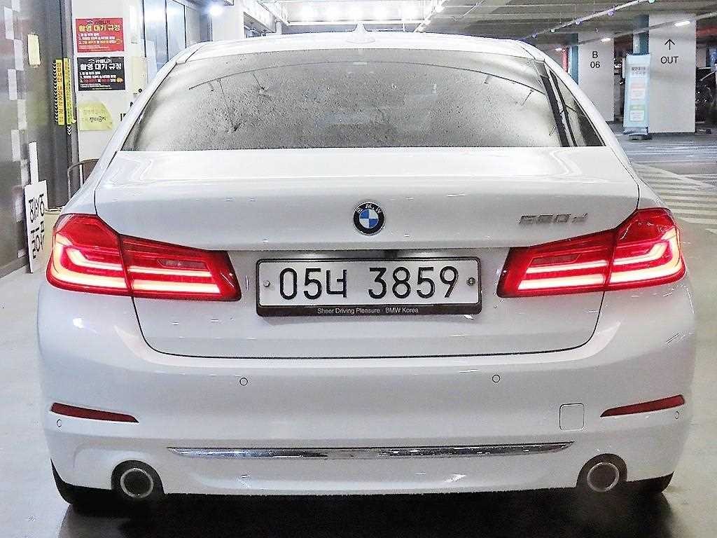 BMW 5시리즈 5시리즈 (G30) 520d M 스포츠 플러스 이미지 5