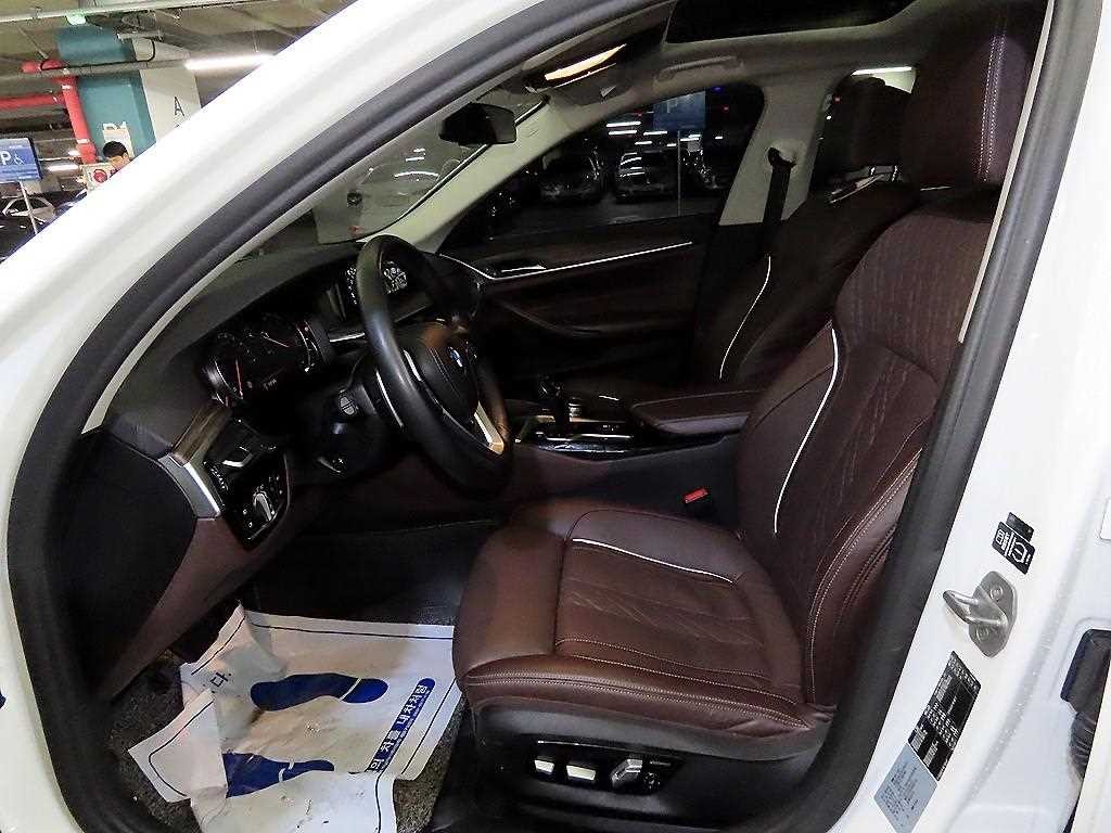 BMW 5시리즈 5시리즈 (G30) 520d M 스포츠 플러스 이미지 6
