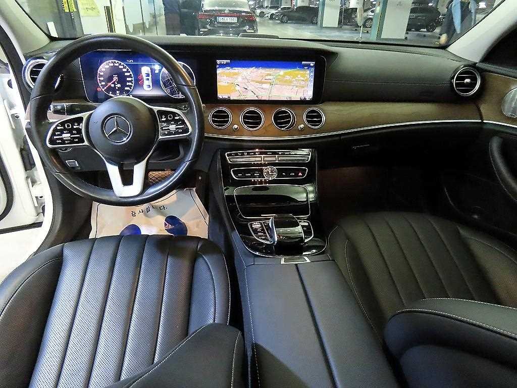 벤츠 E 클래스 E-클래스 W213 E300 4MATIC 익스클루시브 이미지 10