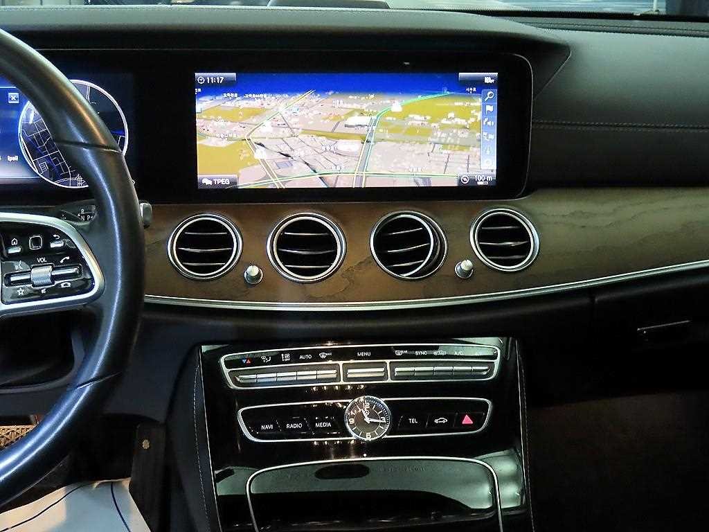 벤츠 E 클래스 E-클래스 W213 E300 4MATIC 익스클루시브 이미지 11