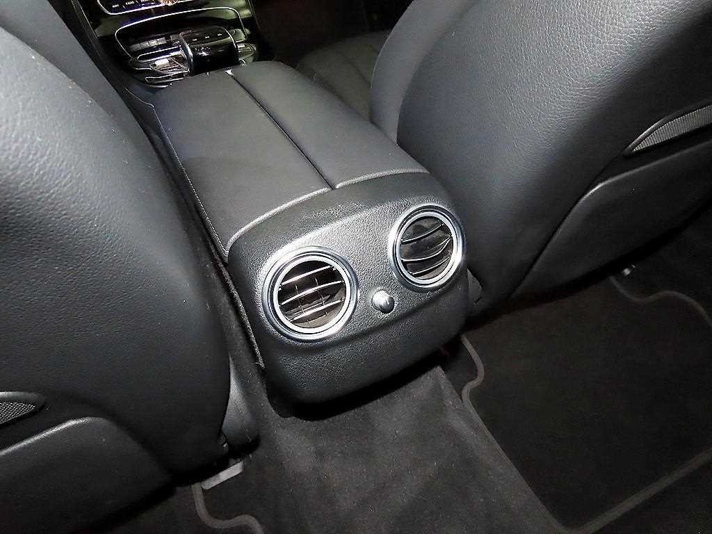 벤츠 E 클래스 E-클래스 W213 E300 4MATIC 익스클루시브 이미지 14
