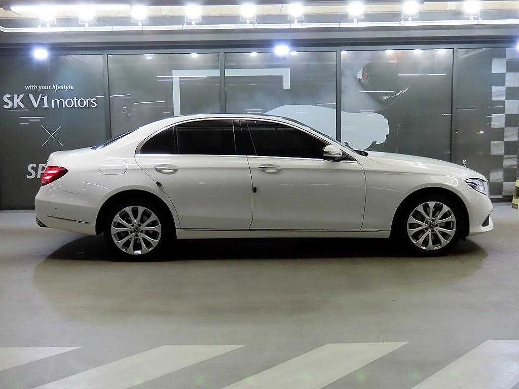 벤츠 E 클래스 E-클래스 W213 E300 4MATIC 익스클루시브 이미지 3