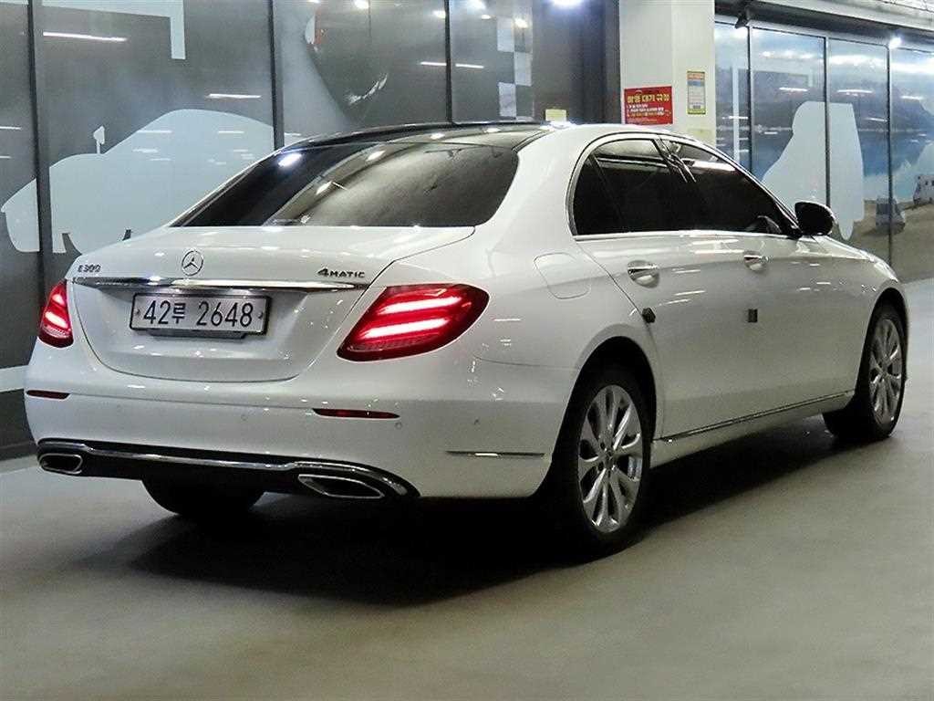 벤츠 E 클래스 E-클래스 W213 E300 4MATIC 익스클루시브 이미지 4