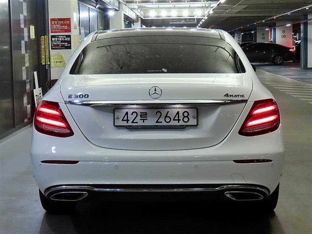 벤츠 E 클래스 E-클래스 W213 E300 4MATIC 익스클루시브 이미지 5