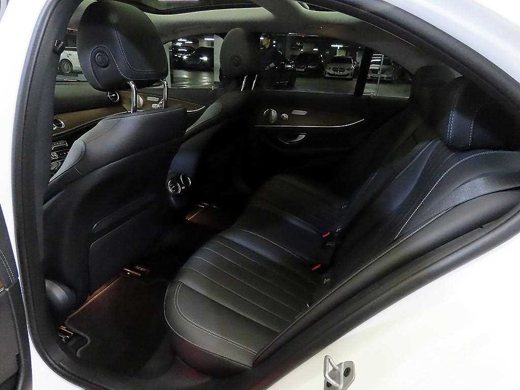 벤츠 E 클래스 E-클래스 W213 E300 4MATIC 익스클루시브 이미지 7