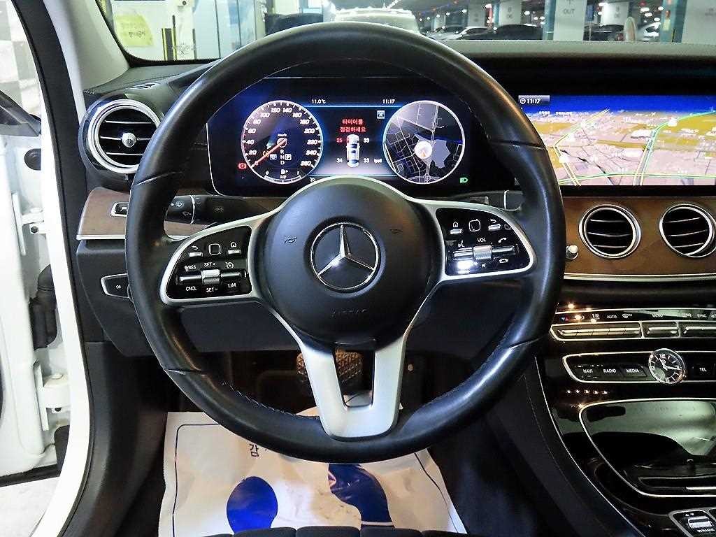 벤츠 E 클래스 E-클래스 W213 E300 4MATIC 익스클루시브 이미지 8