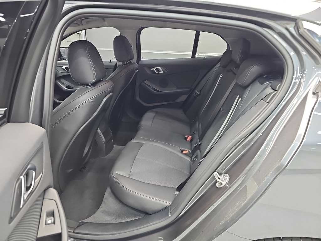 BMW 1시리즈 1시리즈 (F40) 118d M 스포츠 퍼스트 에디션 이미지 12