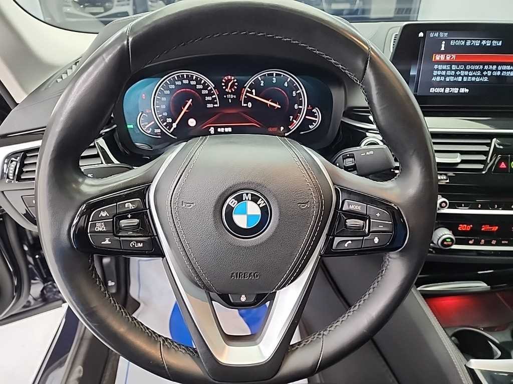 BMW 5시리즈 5시리즈 (G30) 520i 럭셔리 이미지 9