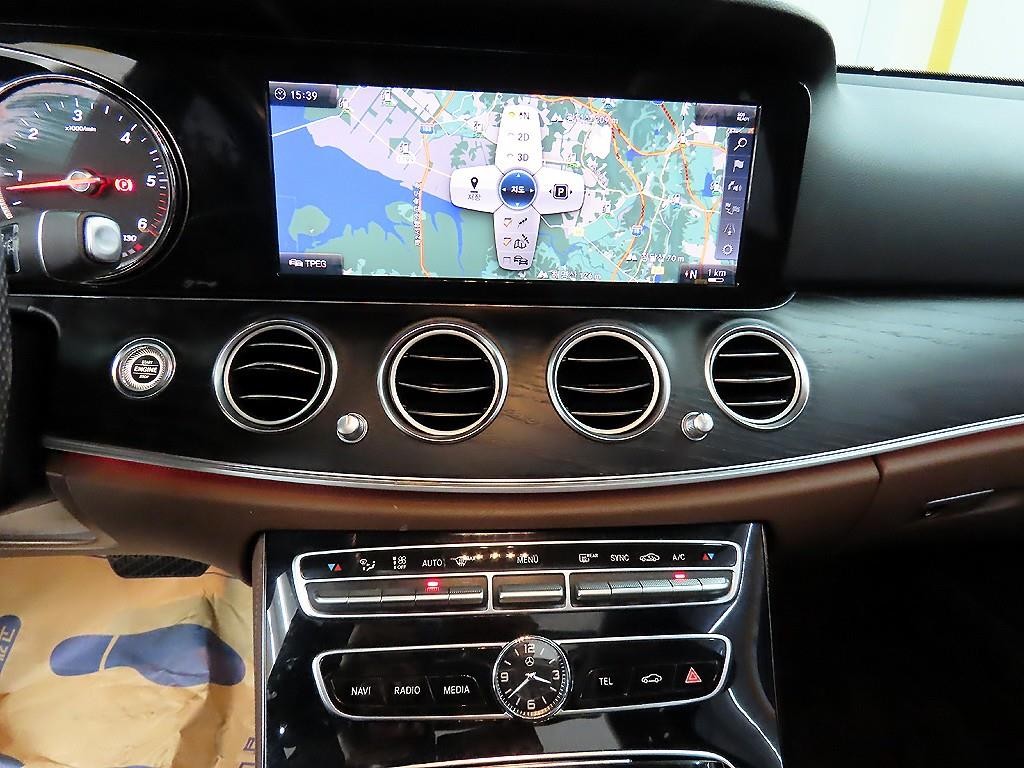 벤츠 E 클래스 E-클래스 W213 E220d 4MATIC 아방가르드 이미지 15