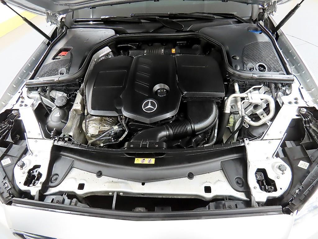 벤츠 E 클래스 E-클래스 W213 E220d 4MATIC 아방가르드 이미지 18