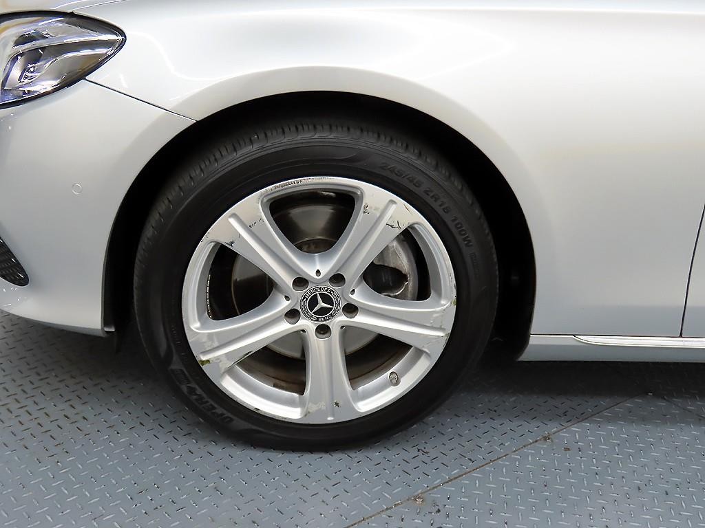 벤츠 E 클래스 E-클래스 W213 E220d 4MATIC 아방가르드 이미지 19
