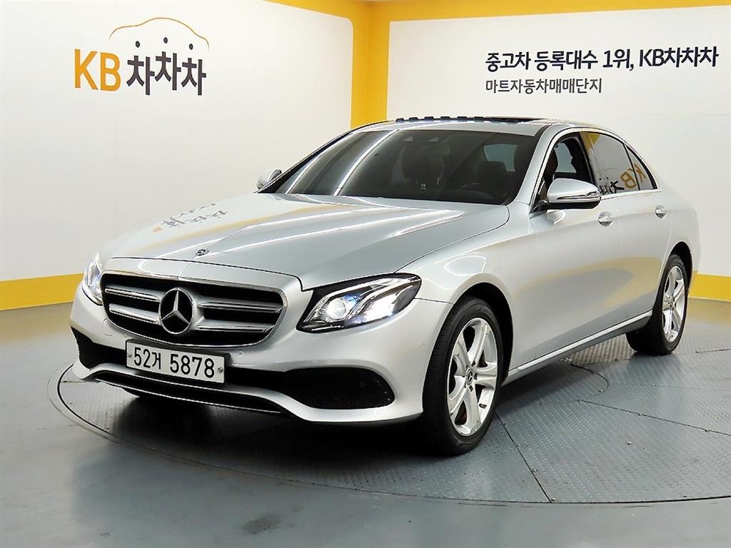 벤츠 E 클래스 E-클래스 W213 E220d 4MATIC 아방가르드 이미지 2