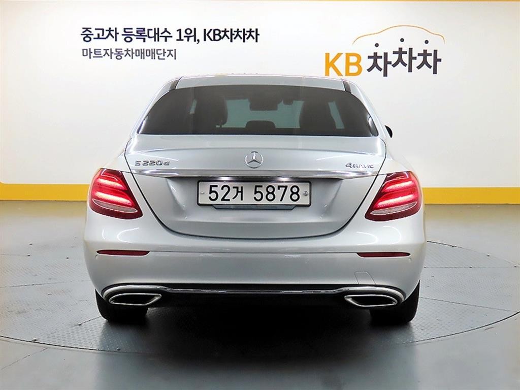 벤츠 E 클래스 E-클래스 W213 E220d 4MATIC 아방가르드 이미지 3