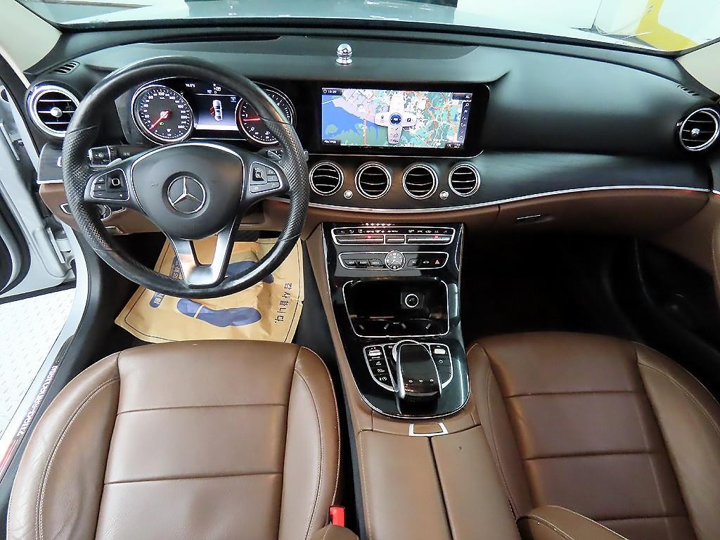 벤츠 E 클래스 E-클래스 W213 E220d 4MATIC 아방가르드 이미지 7