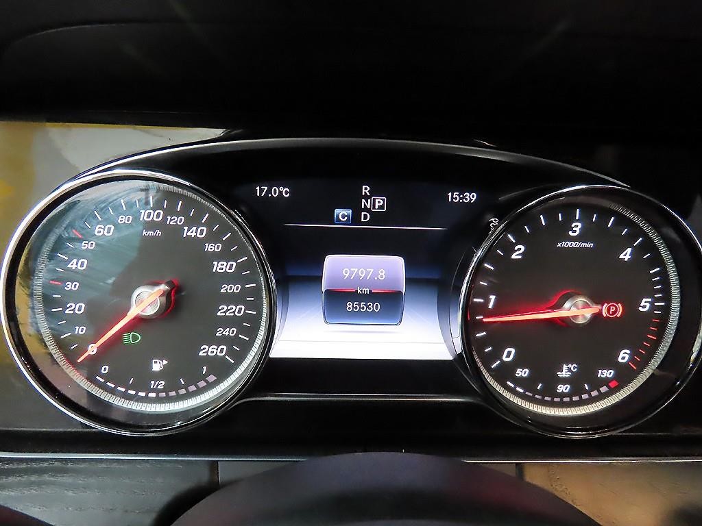 벤츠 E 클래스 E-클래스 W213 E220d 4MATIC 아방가르드 이미지 8