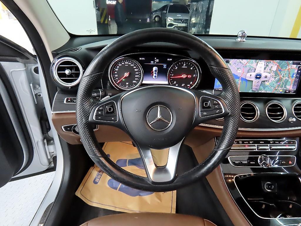 벤츠 E 클래스 E-클래스 W213 E220d 4MATIC 아방가르드 이미지 9