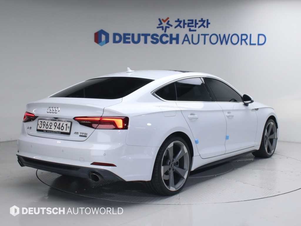 아우디 A5 A5 (F5) 45 TFSI 콰트로 프리미엄 스포트백 이미지 2