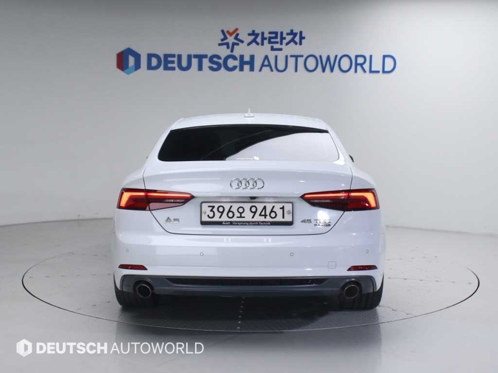 아우디 A5 A5 (F5) 45 TFSI 콰트로 프리미엄 스포트백 이미지 4