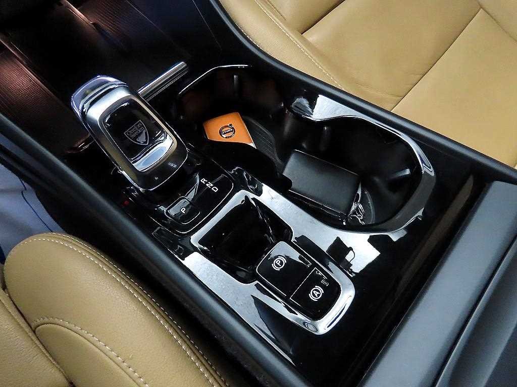 볼보 XC40 B4 AWD 인스크립션 이미지 12
