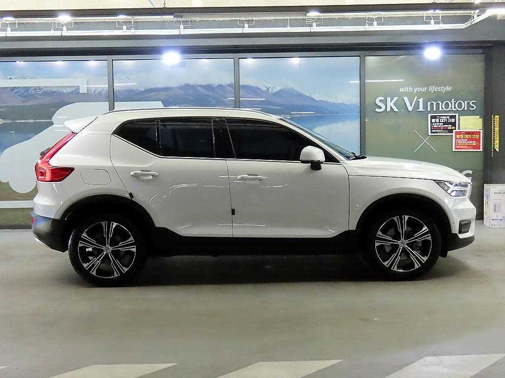 볼보 XC40 B4 AWD 인스크립션 이미지 3