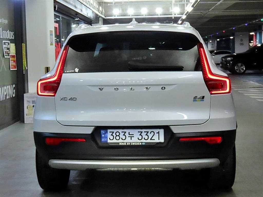 볼보 XC40 B4 AWD 인스크립션 이미지 5