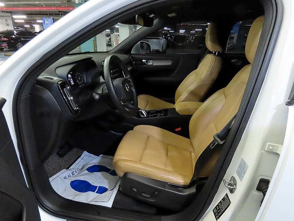 볼보 XC40 B4 AWD 인스크립션 이미지 6