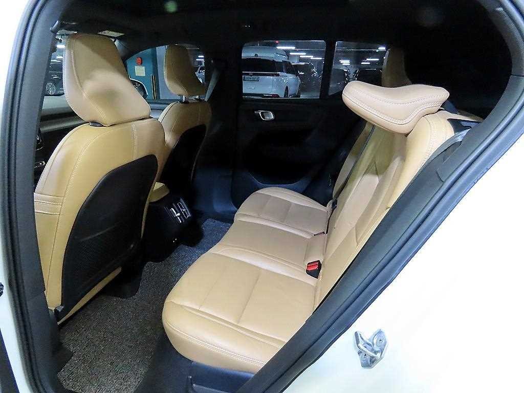 볼보 XC40 B4 AWD 인스크립션 이미지 7