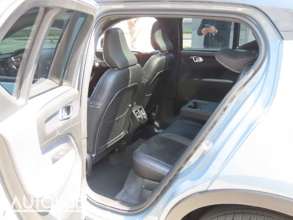 볼보 XC40 B4 AWD 인스크립션 이미지 15