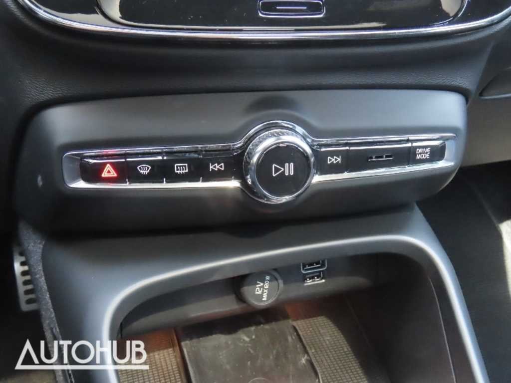 볼보 XC40 B4 AWD 인스크립션 이미지 8