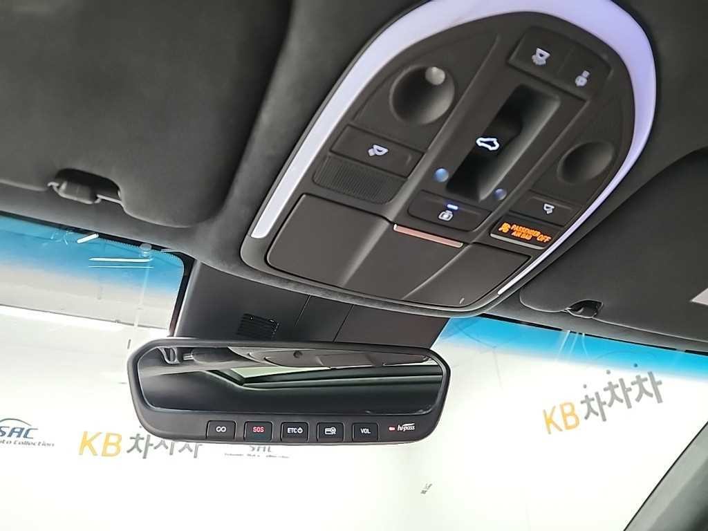 제네시스 G70 더 뉴 G70 가솔린 2.0T 4WD 스포츠 패키지 이미지 18