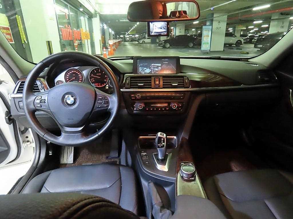 BMW 3시리즈 3시리즈 (F30) 320d 이미지 10