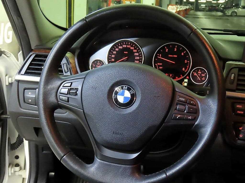 BMW 3시리즈 3시리즈 (F30) 320d 이미지 8