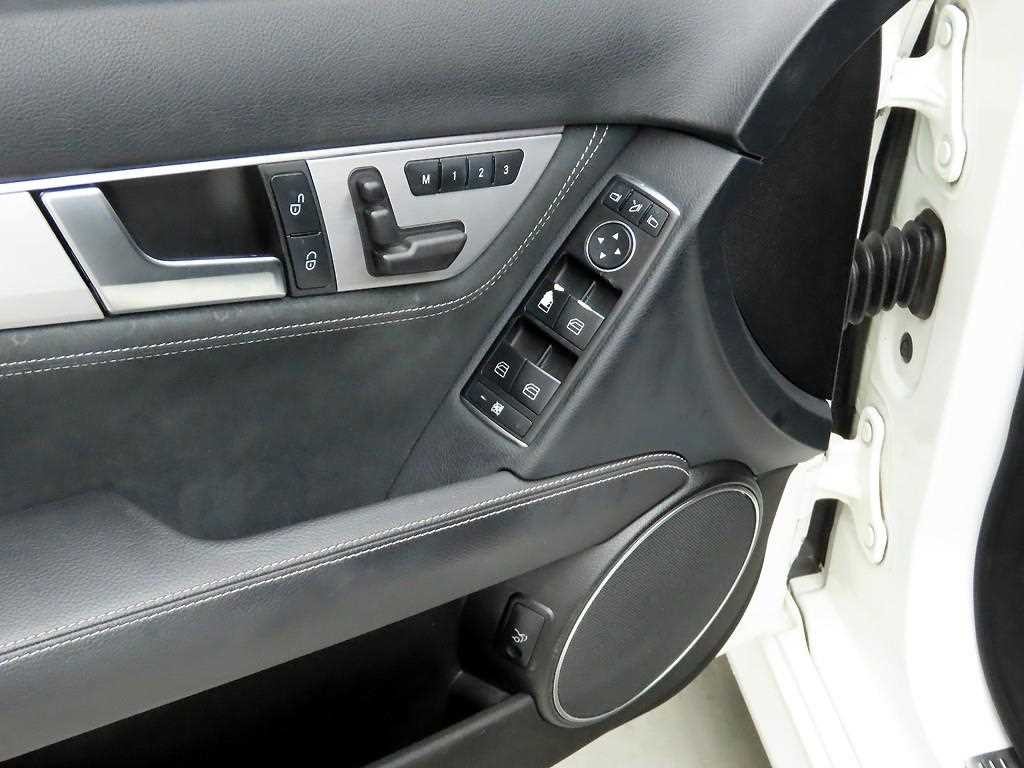 벤츠 C 클래스 C클래스 W204 C220 CDI 4MATIC 이미지 11