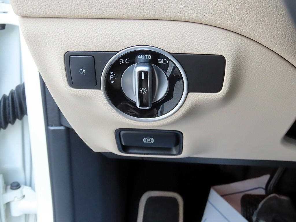 벤츠 GLA 클래스 GLA클래스 X156 GLA200 D 4MATIC 이미지 12