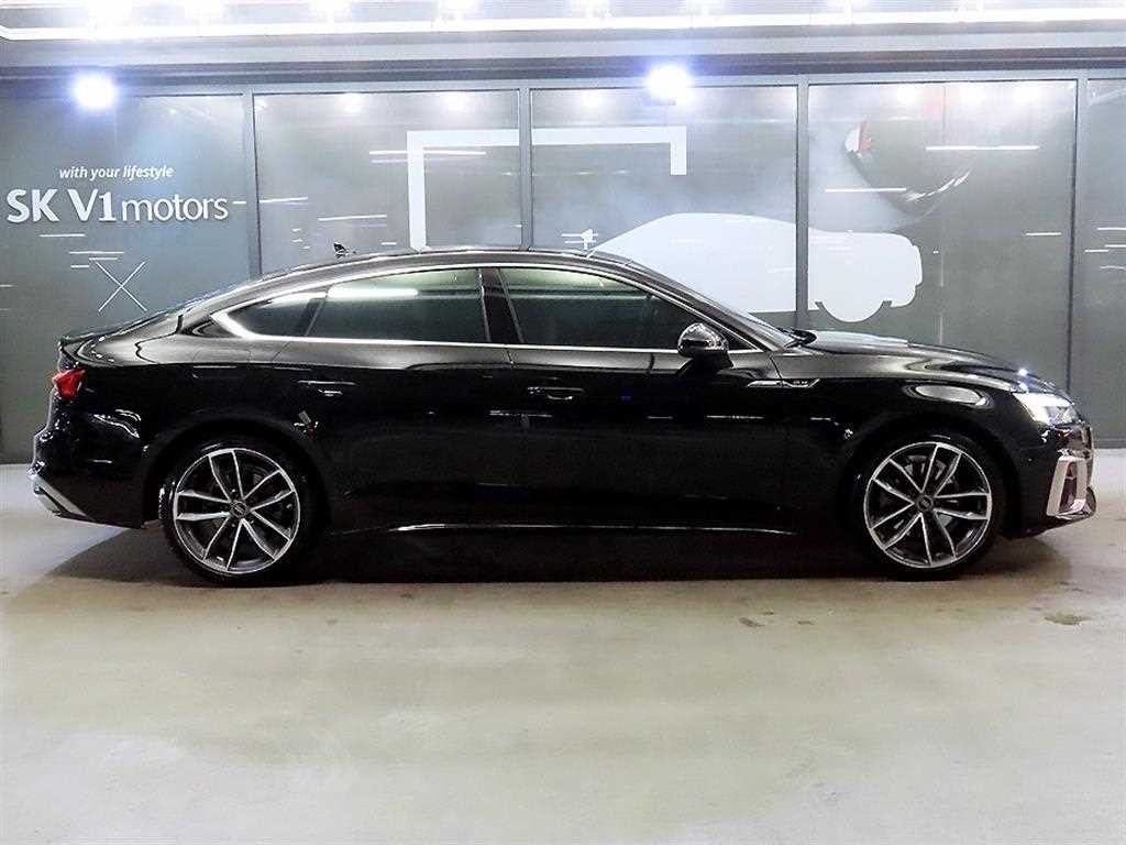 아우디 A5 A5 (F5) 40 TFSI 콰트로 프리미엄 스포트백 이미지 3